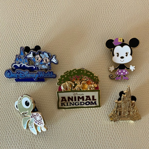 Disney Assorted Trading Pins (5 pins) - Picture 1 of 2